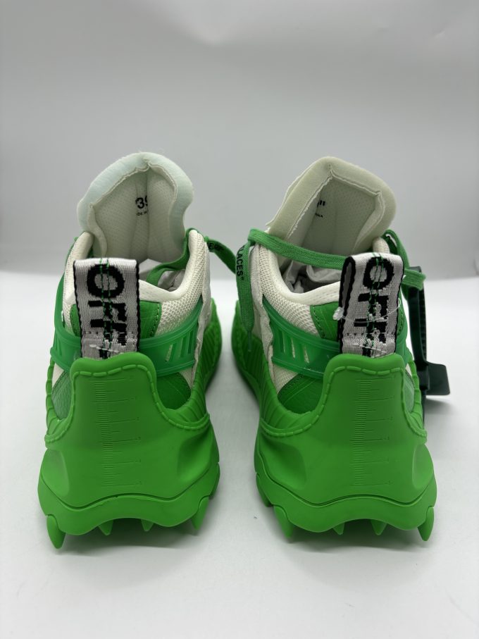 Sneakers Off Withe