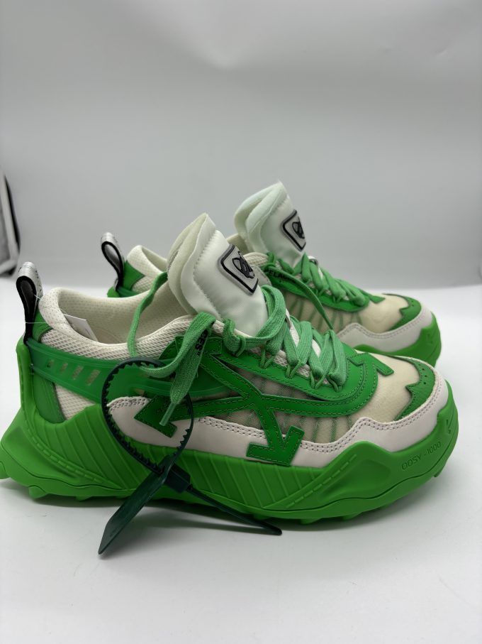 Sneakers Off Withe