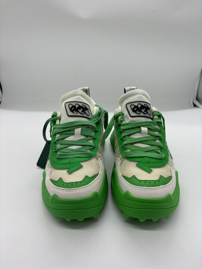 Sneakers Off Withe