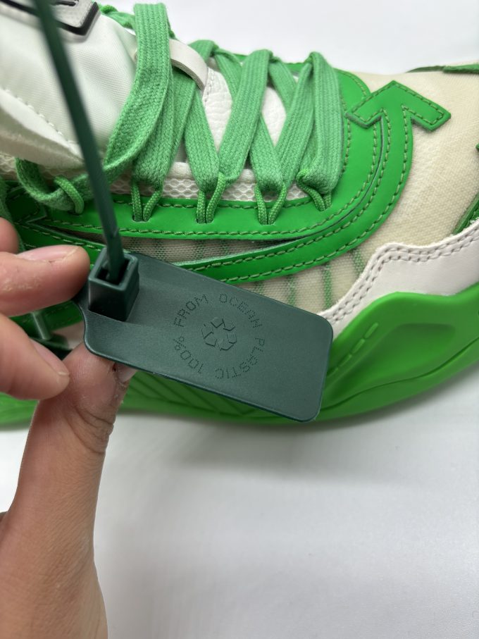 Sneakers Off Withe